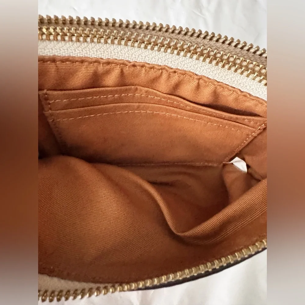 Coach Signature Double Zip Wristlet – Light Khaki / Gold – Style F87591 (Used)
